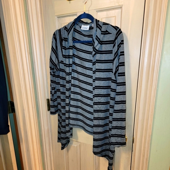 Avenue Sweaters - Womens Plus Sz 14/16 Avenue Gray and Black striped open Cardigan Sweater